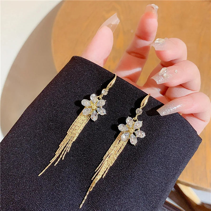 Elegant White  Flower Drop Shape Gold