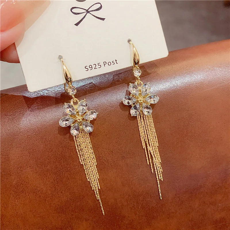 Elegant White  Flower Drop Shape Gold